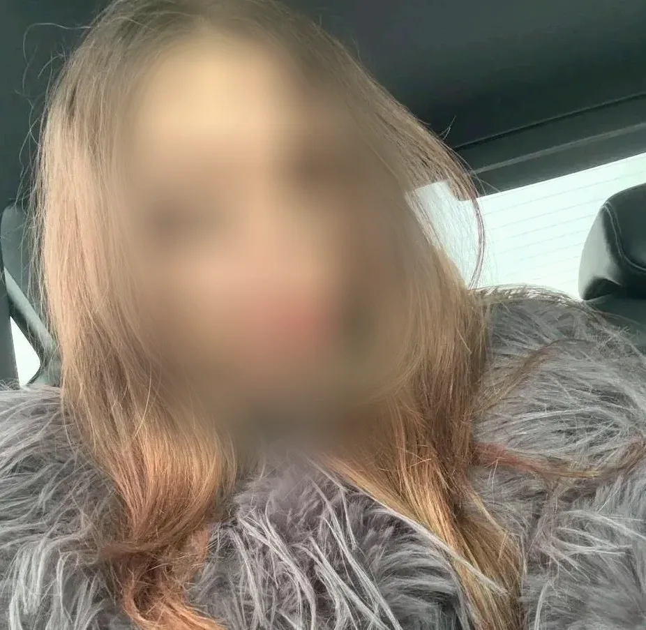Ella, 19