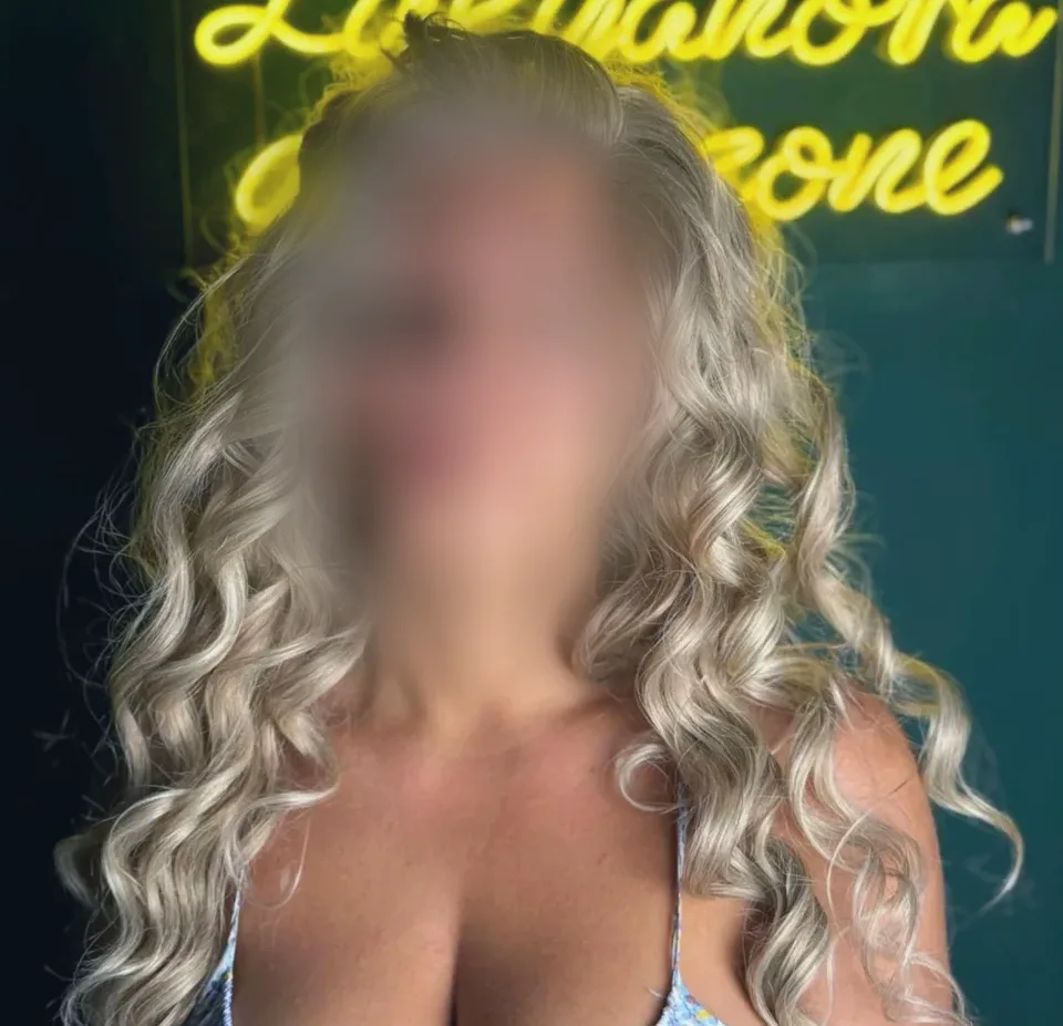 Nathalie, 39